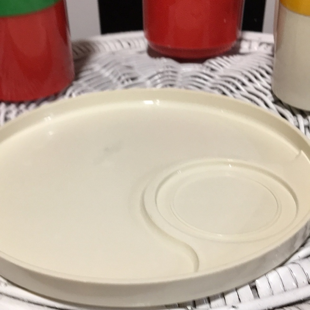 10 Piece Vintage Ingrid Picnic Set Stackable Snack Plates/Cups For RV/Pool/Boat - Picture 9 of 13